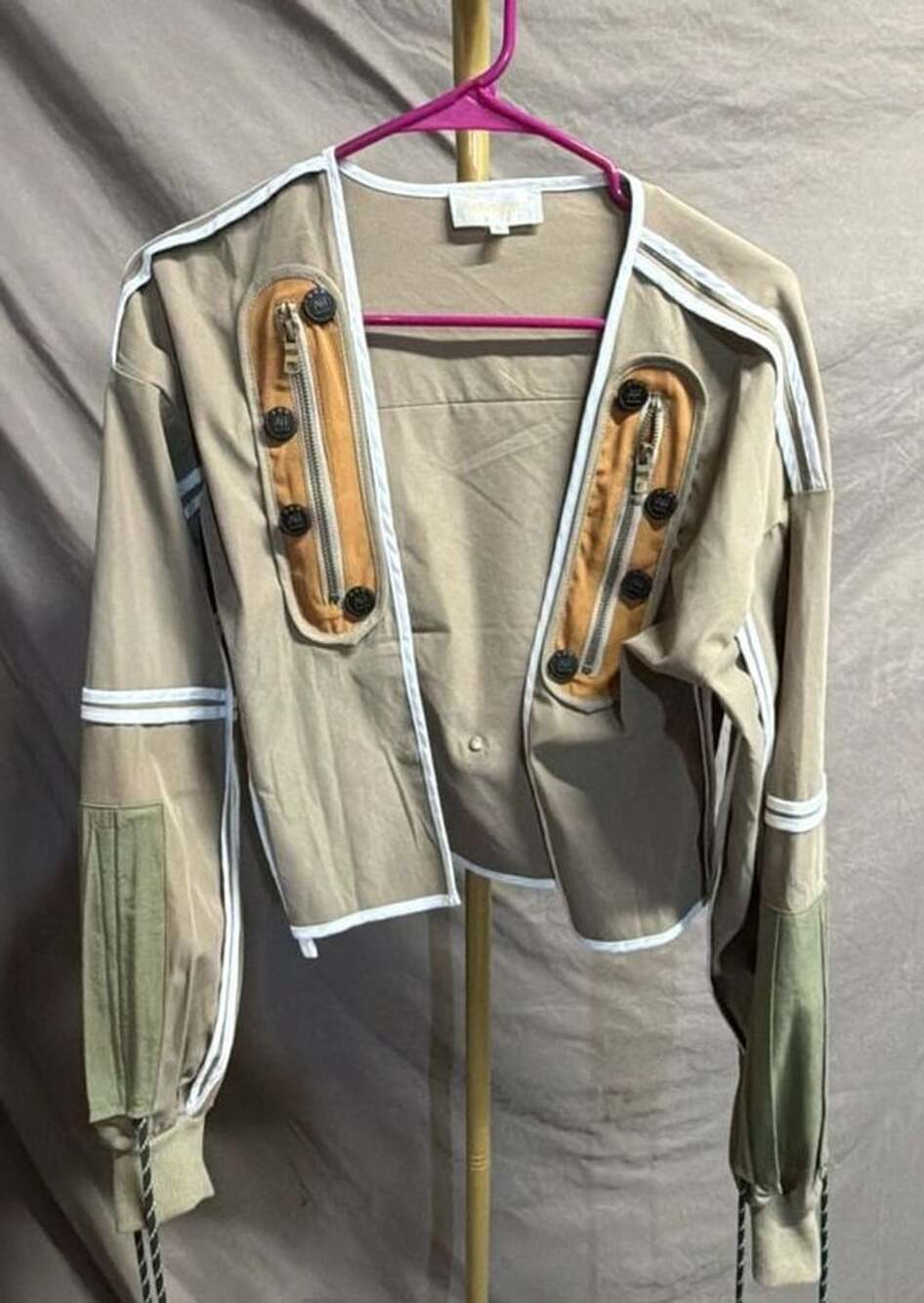 514 TWOTWINSTYLE Women's Khaki Crop Jacket with White Piping and Zipper Accents